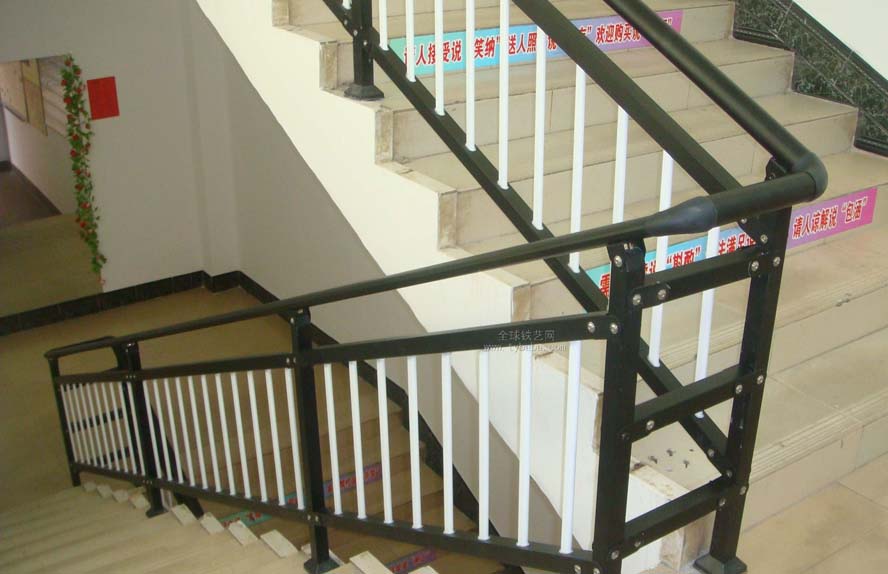 大强装饰工程：宜宾长宁专业制作扶手、护栏，服务范围宜宾市九县一区，地址：长宁玉溪路154号，联系电话：15528998885